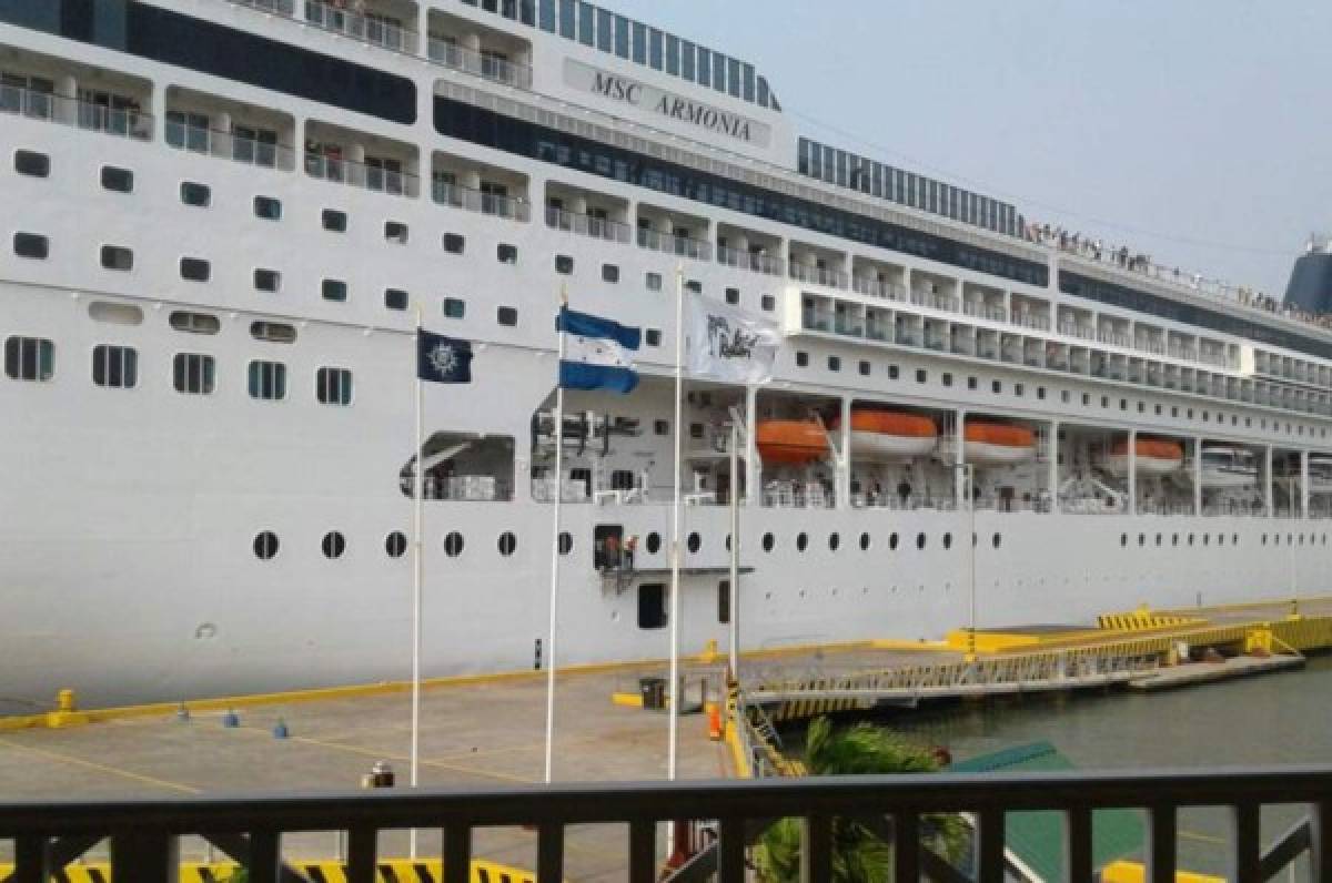 EN FOTOS: Así quedó el crucero tras estrellarse con muelle en Roatán