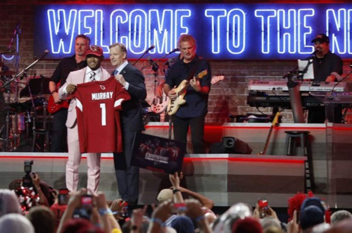 Cardinals eligen a Kyler Murray con primera elección del Draft de la NFL