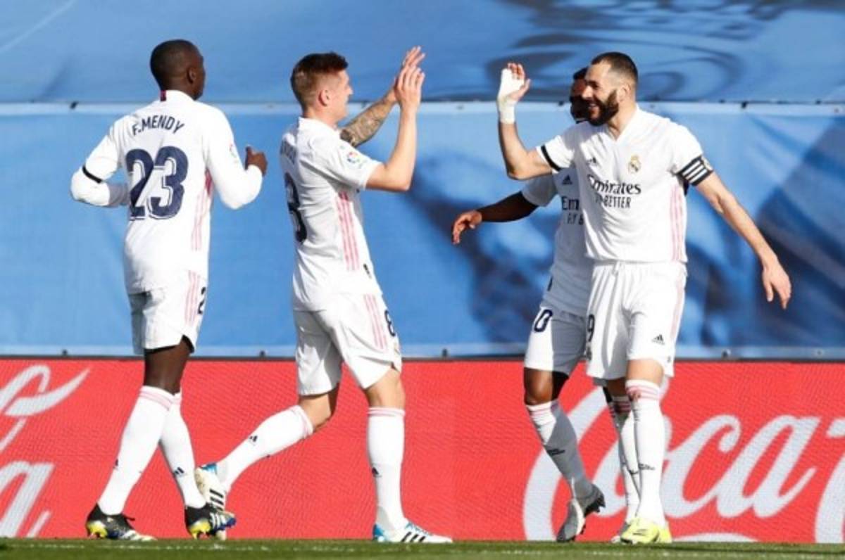 Benzema y Kroos le dan la victoria al Real Madrid ante el Valencia y siguen en pelea por la cima