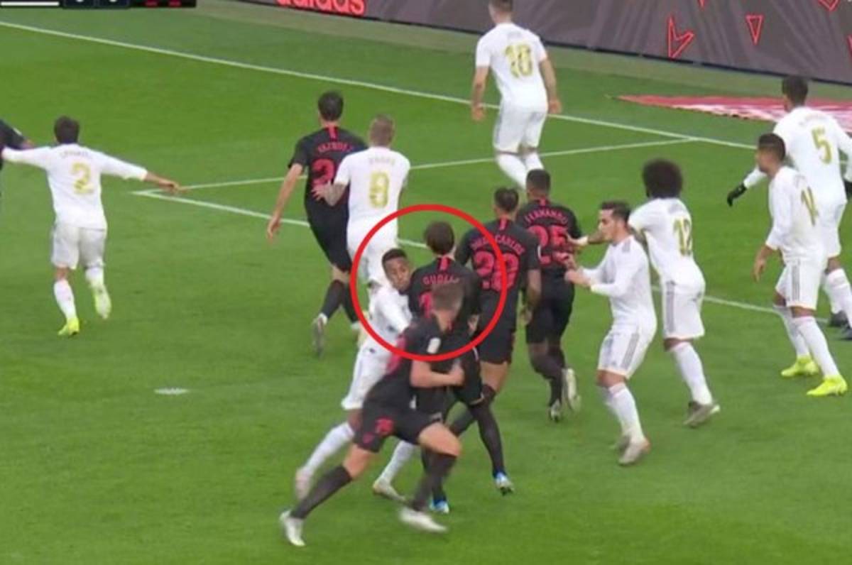 El polémico gol que le anularon al Sevilla contra Real Madrid en el Bernabéu