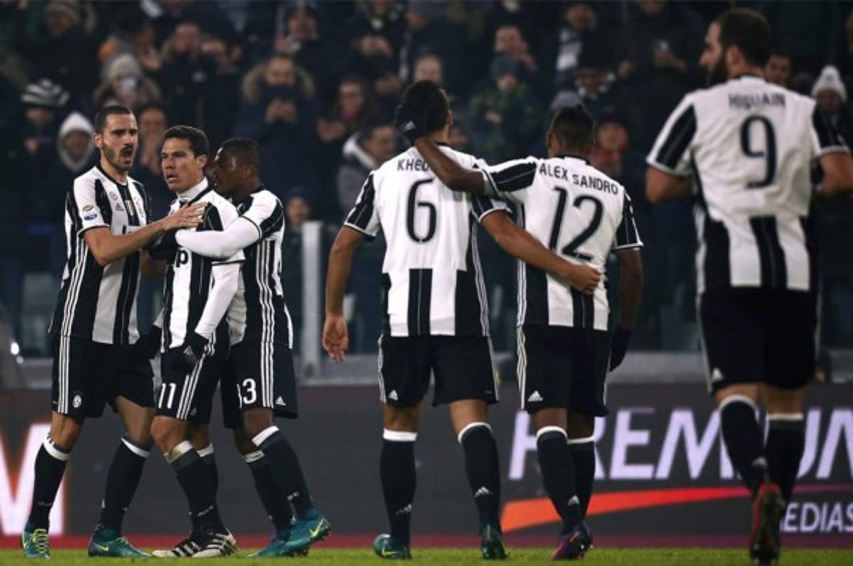 Juventus derrota al Pescara y sigue como único líder en Italia