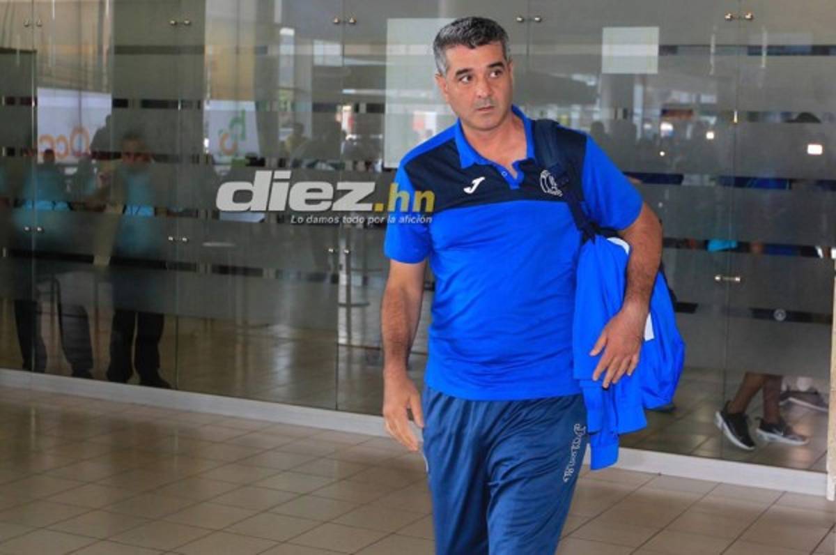 Diego Vázquez se pronuncia tras decisión de Concacaf de hacerlos jugar sin público