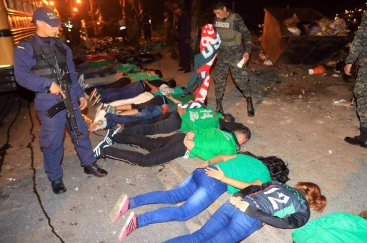 Barras del Olimpia y Marathón cruzan disparos en las afueras del Nacional