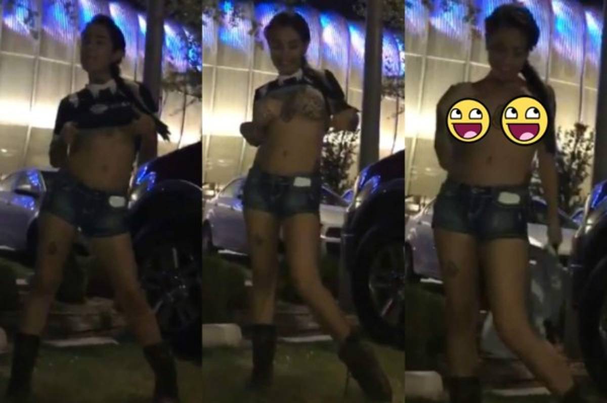 ¡Aficionada se desnuda en el estadio por el triunfo de Monterrey!
