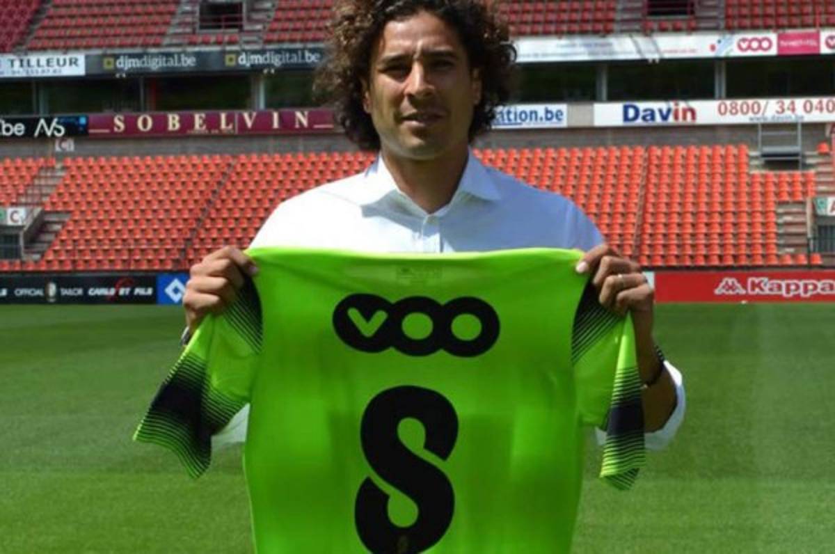 Guillermo Ochoa confiesa por qué escogió su insólito dorsal con el Standard de Lieja