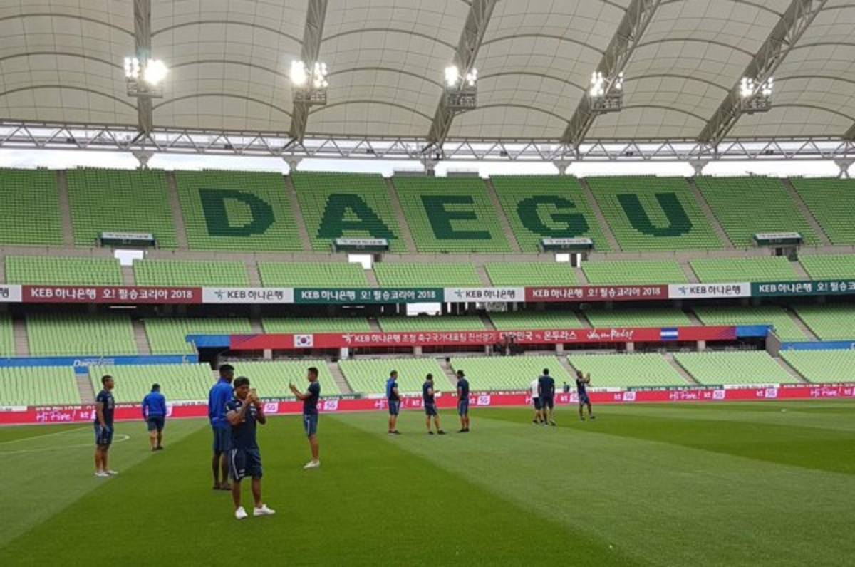 La selección de Honduras reconoció la cancha del Daegu Stadium en Corea del Sur