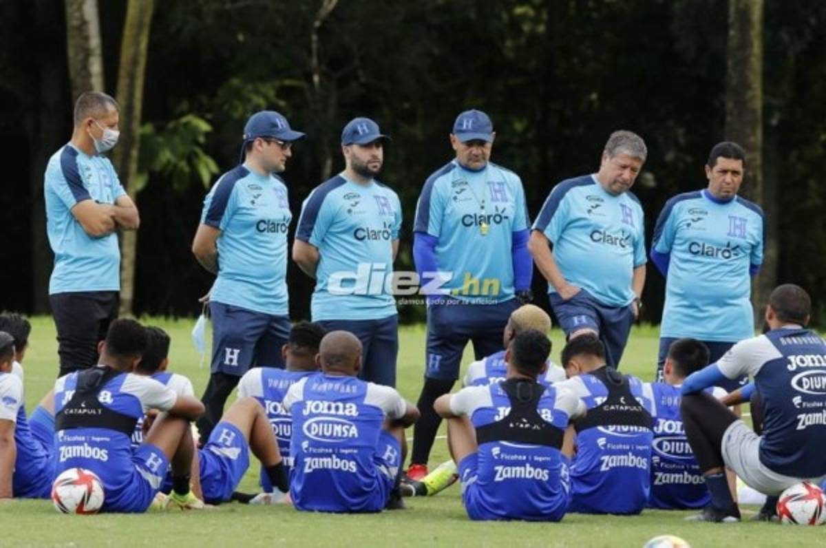 Así fue el entrenamiento de Honduras tras el desastre: Caras largas y charla del 'Bolillo' Gómez
