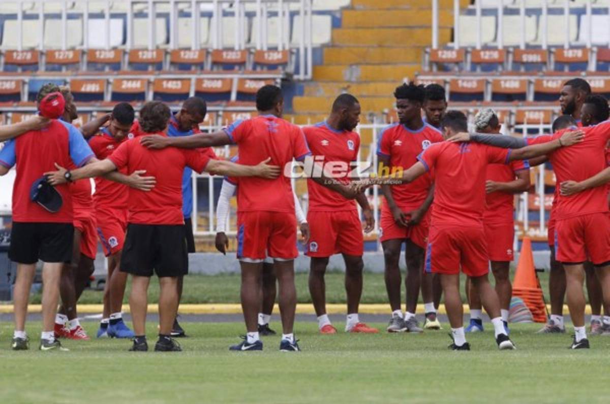 FOTOS: La tristeza de Ferrari y la charla de Beckeles con el preparador físico