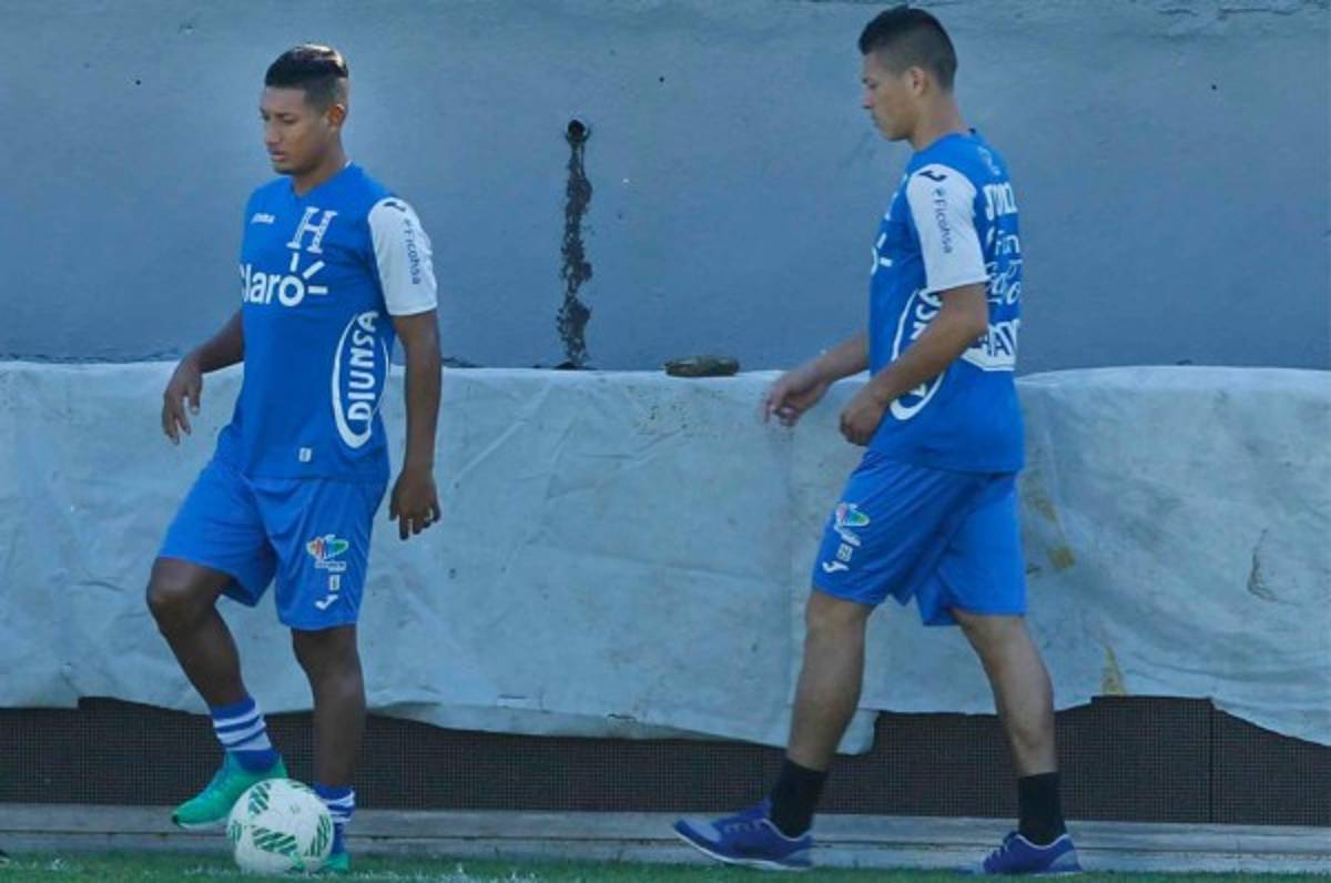 Bryan Acosta y Jonatha Paz preocupan, trabajan por separado en la selección