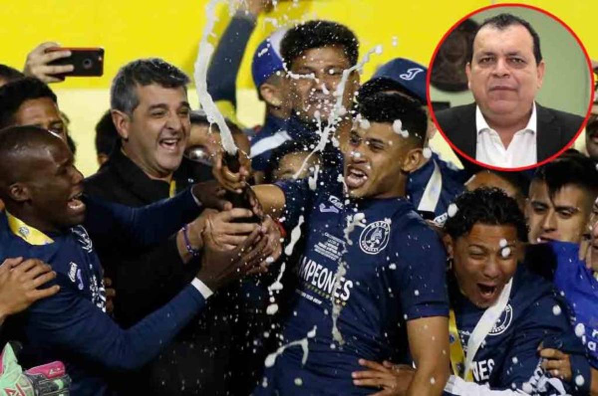 Orlando Ponce: 'Diego Vázquez debe irse como Zidane, el éxito no es permanente'