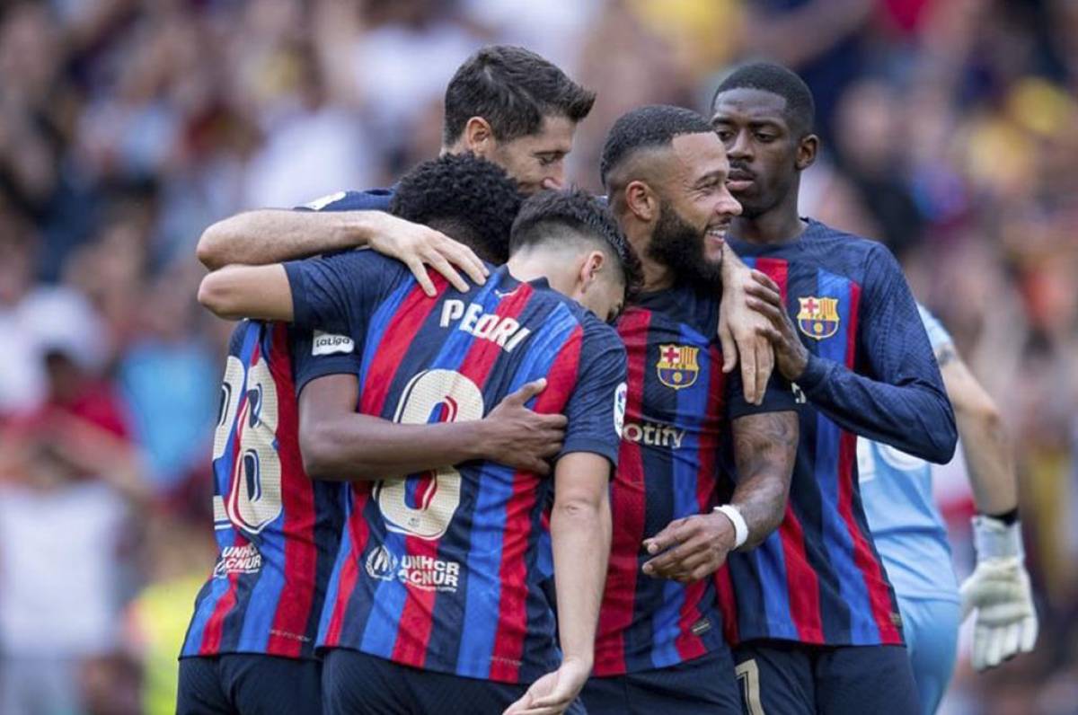 Doblete de Lewandowski: Barcelona vapulea al Elche y alcanza la cima en LaLiga a falta del derbi madrileño