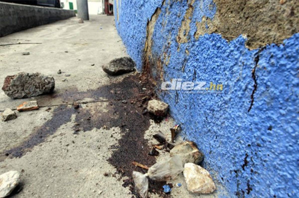 FOTOS: Con piedras llenas de sangre, así luce el estadio Nacional luego de la tragedia