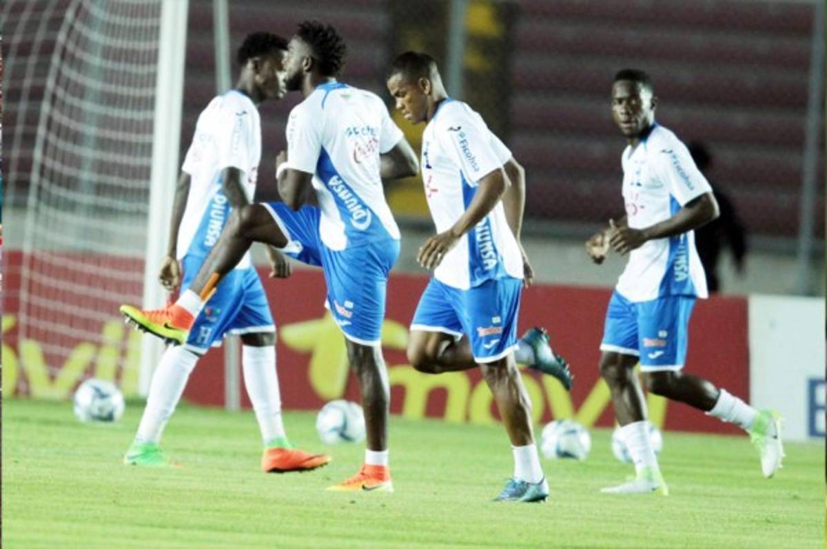 Panameños insultan a la selección de Honduras a su llegada al Rommel Fernández