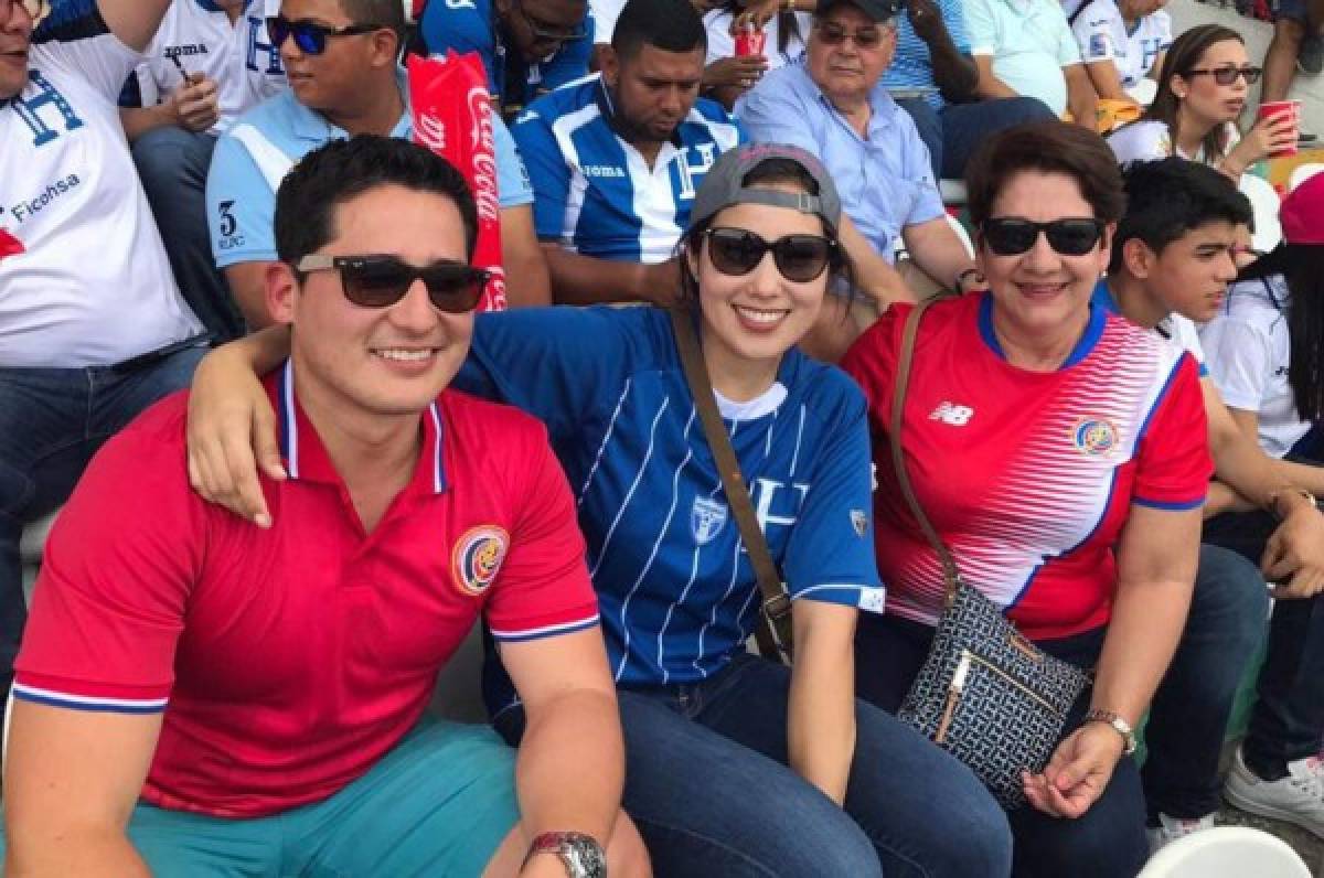 El fútbol divide pareja entre una hondureña y un tico para el partido de este sábado