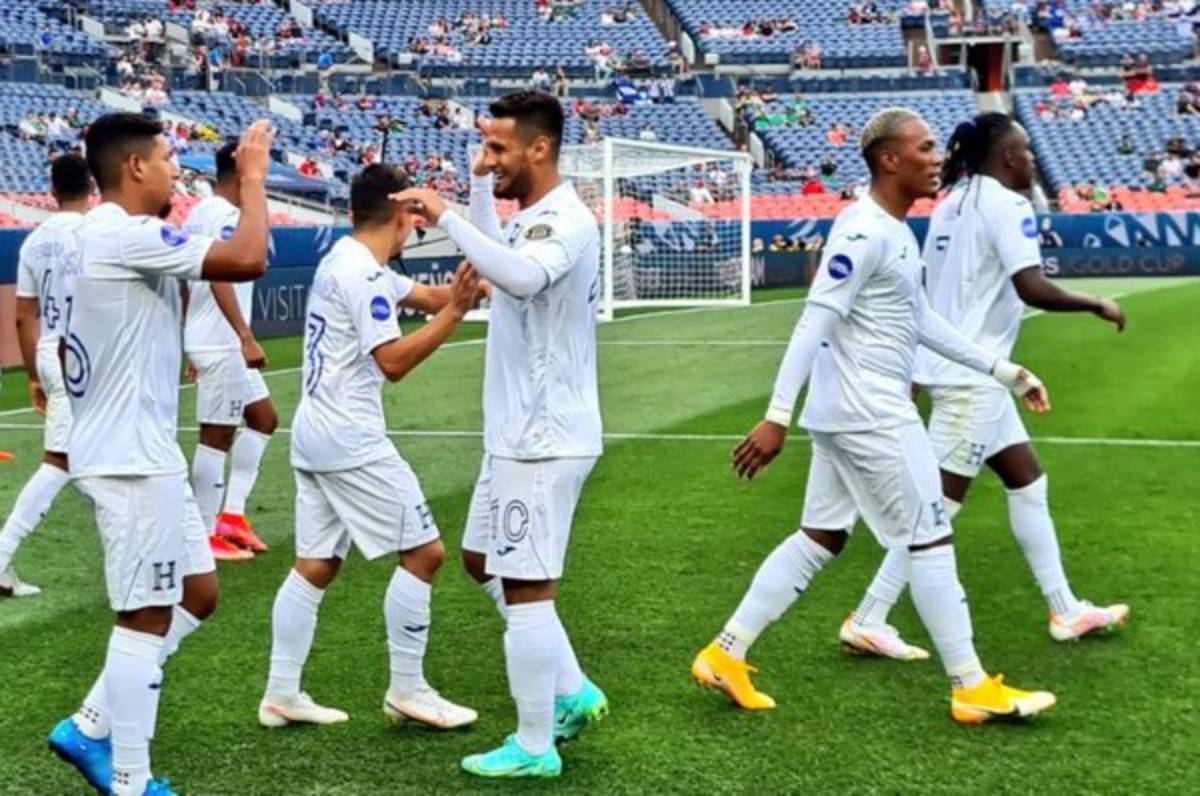 Mensajes y selfies con la medalla: así fue el festejo íntimo de Honduras tras ganar el tercer lugar en la Liga de Naciones