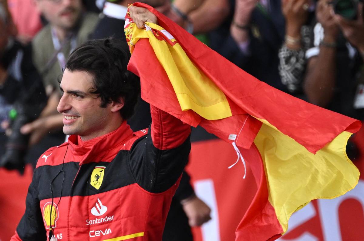 Con 27 años, Carlos Sainz se convierte en el segundo español en conquistar un Gran Premio de la Fórmula 1.