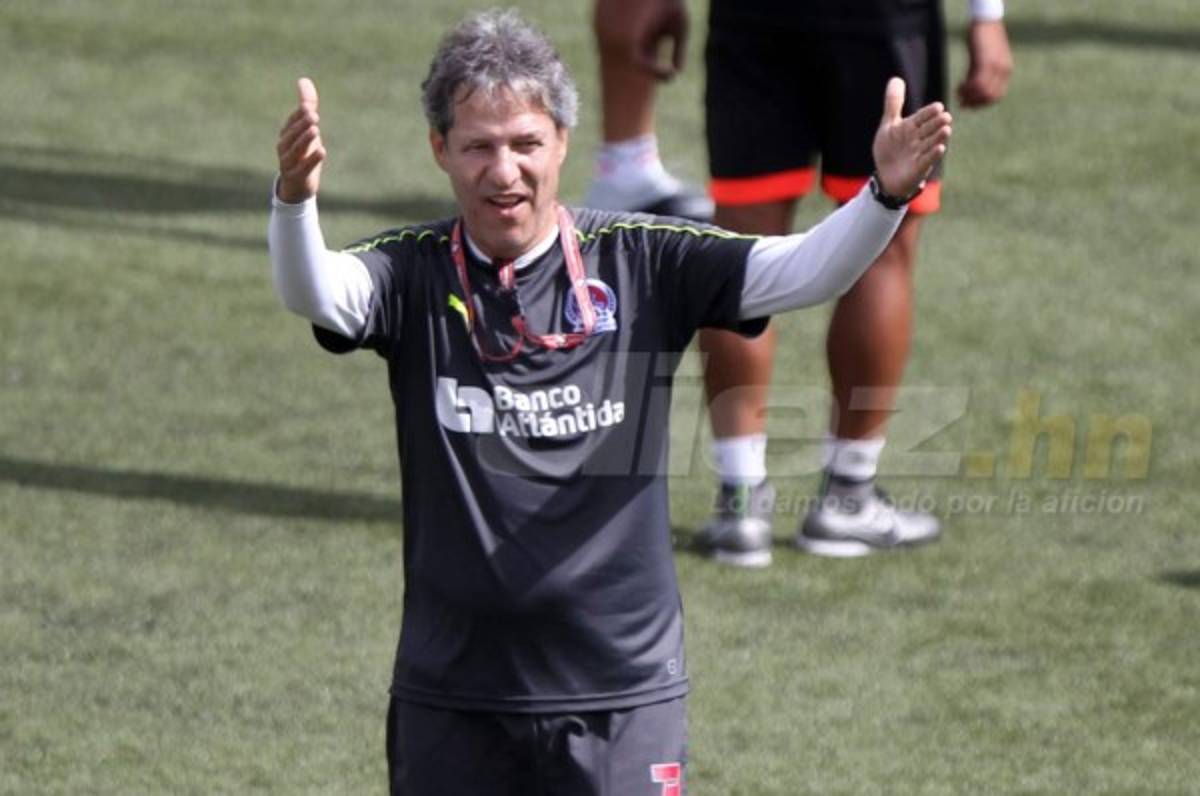 Carlos Restrepo: 'Mientras estemos en copa vamos a sufrir un poco'