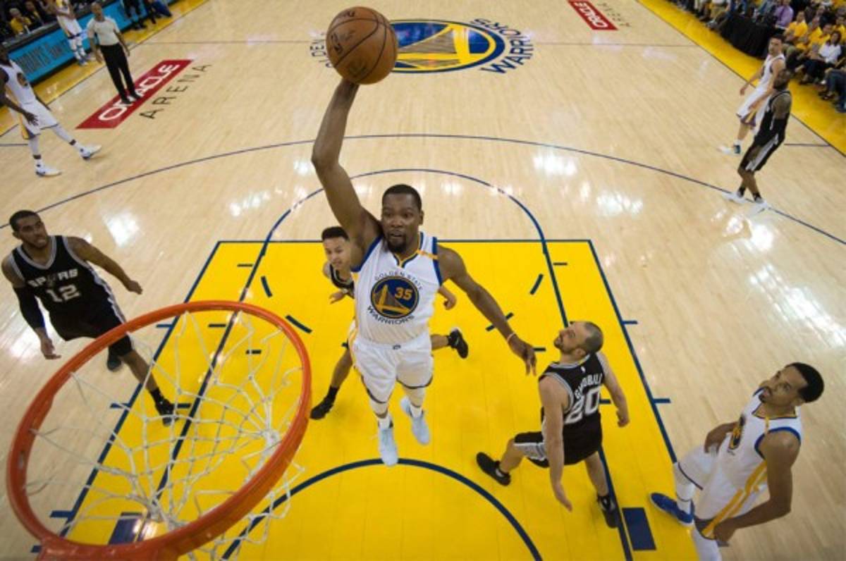 Warriors remontan y ganan el juego 1 en la final de la conferencia del Oeste