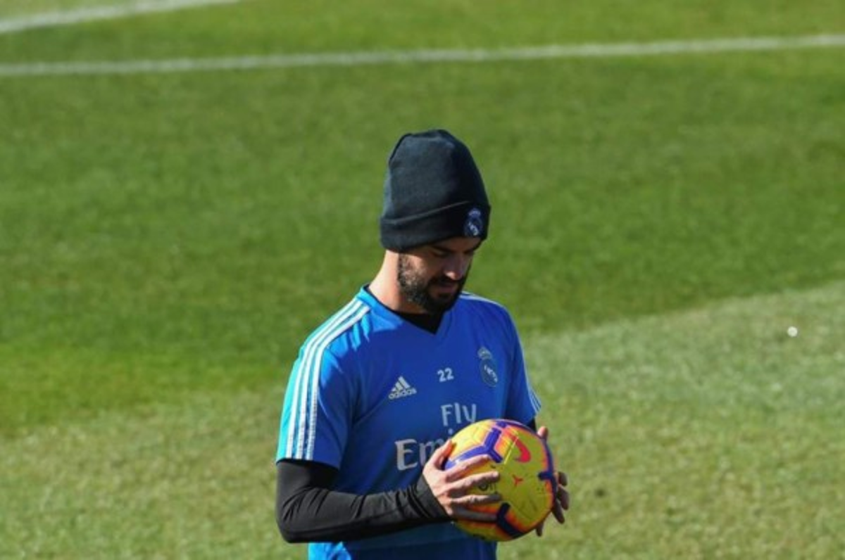 Isco Alarcón sufre molestias en la espalada y es nueva baja en el Real Madrid