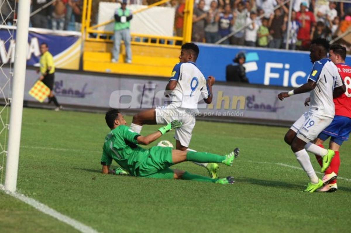 VIDEO: 'Choco' Lozano fusila a Keylor Navas y pone a ganar a Honduras