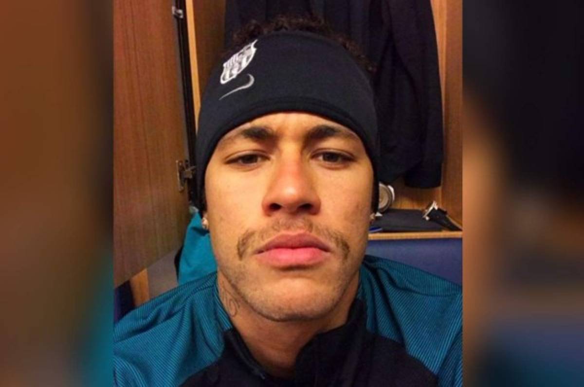 Vídeo: Piqué y Suárez se mofan del nuevo bigote de Neymar