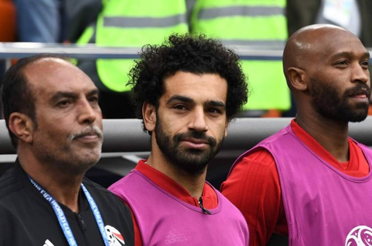 Mohamed Salah reaparece en el banco de Egipto tras la lesión en su hombro