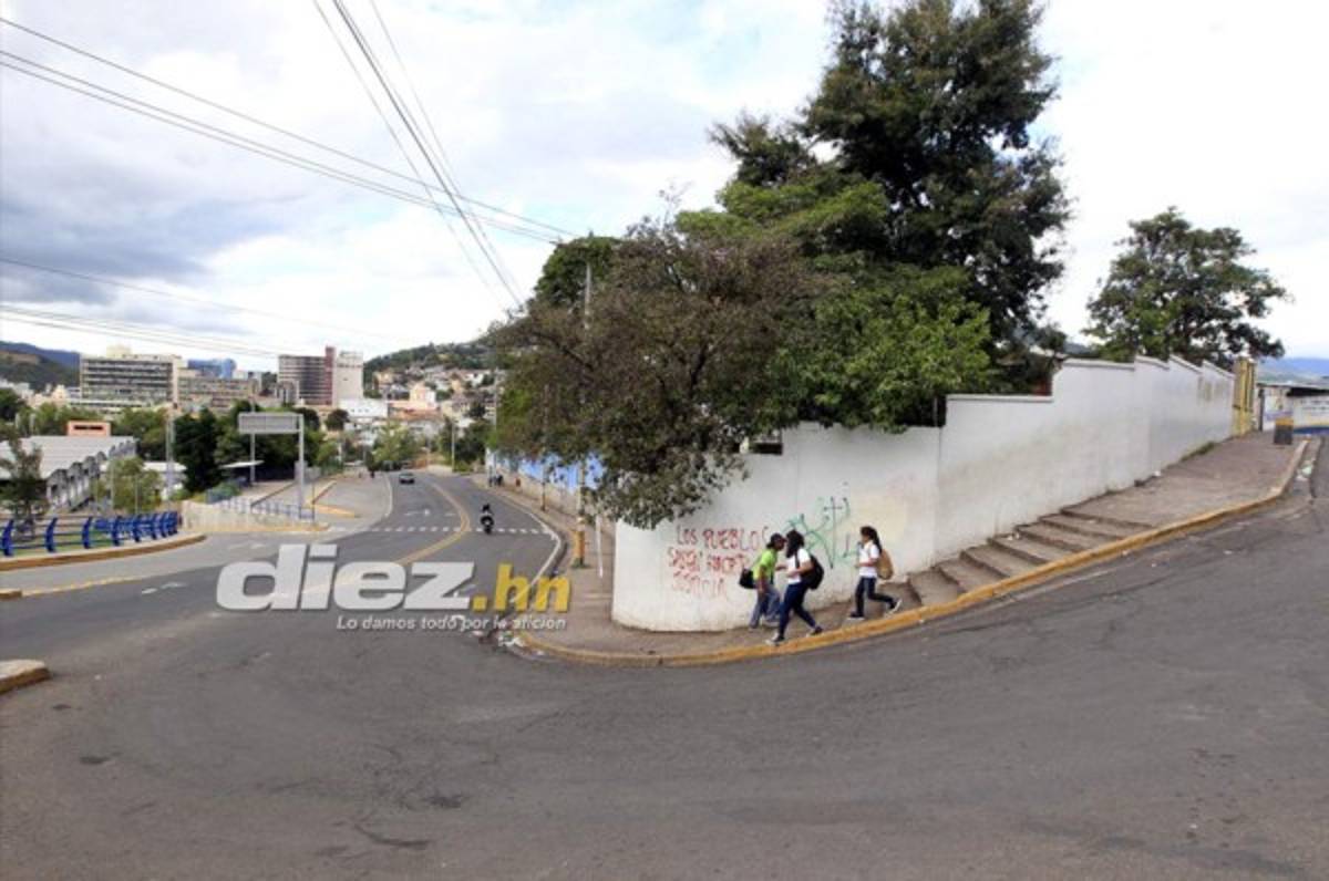 FOTOS: Con piedras llenas de sangre, así luce el estadio Nacional luego de la tragedia