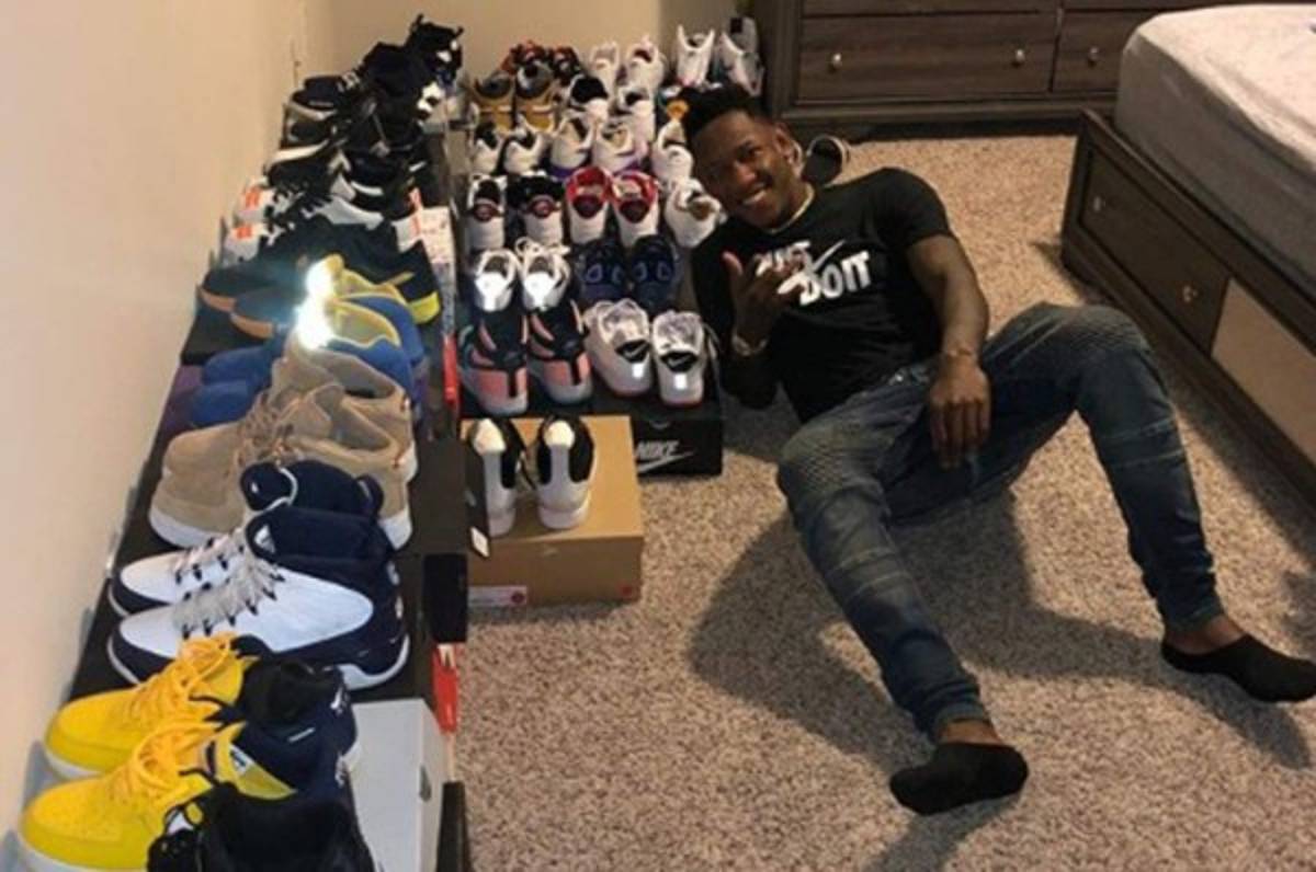 Romell Quioto muestra su colección de zapatos deportivos en redes sociales