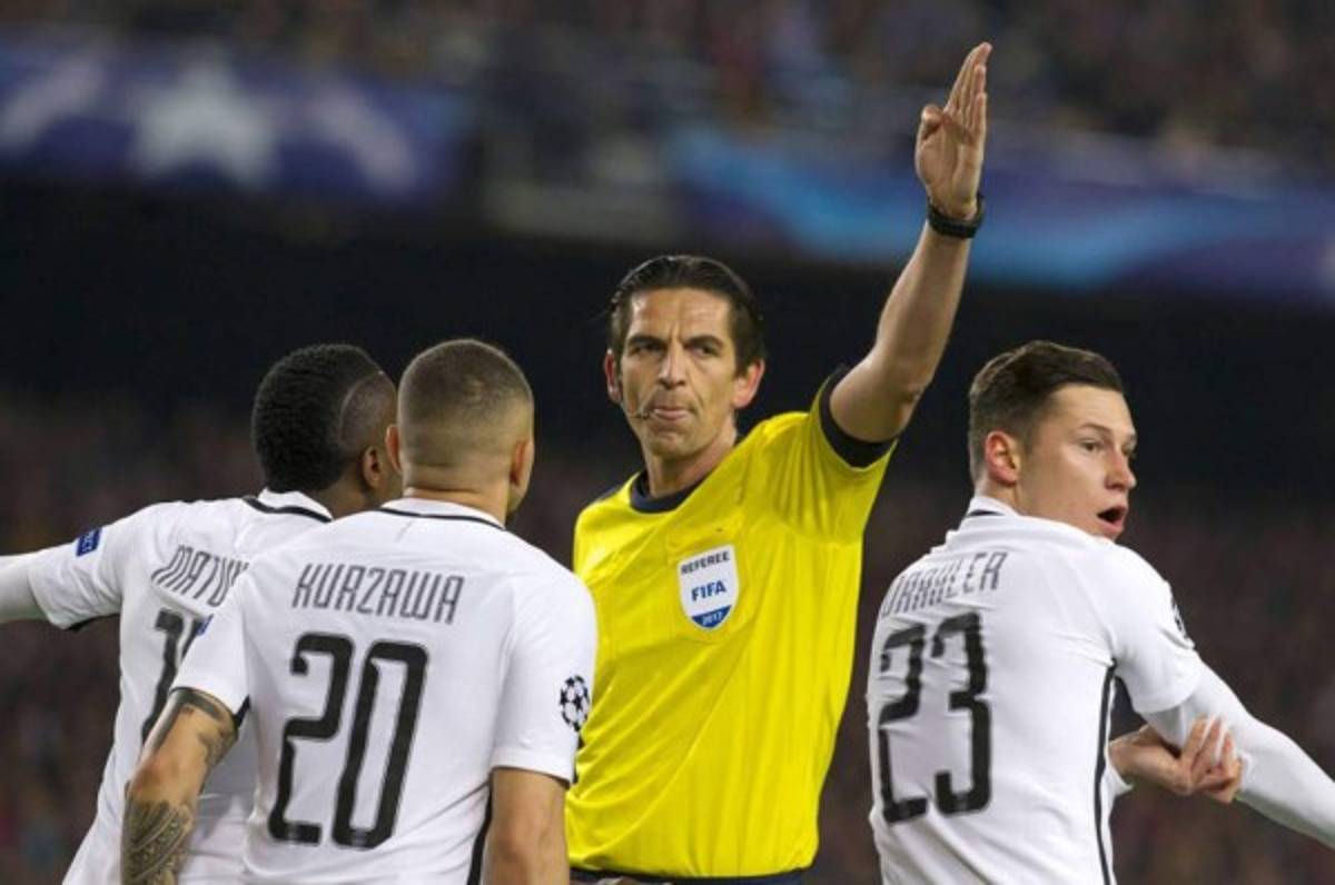Árbitro Deniz Aytekin a jugadores del PSG: 'Fuck you”