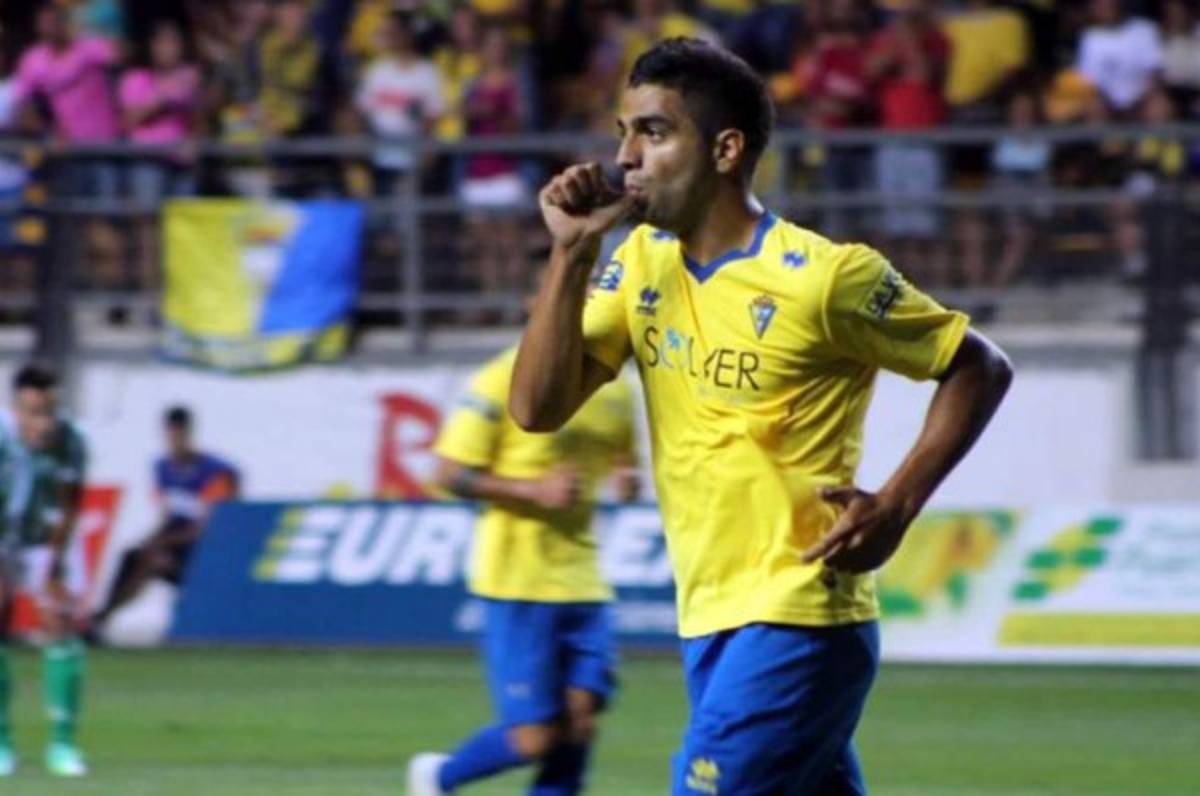 Jona Mejía y el Cádiz pelerán por ascender a primera de España