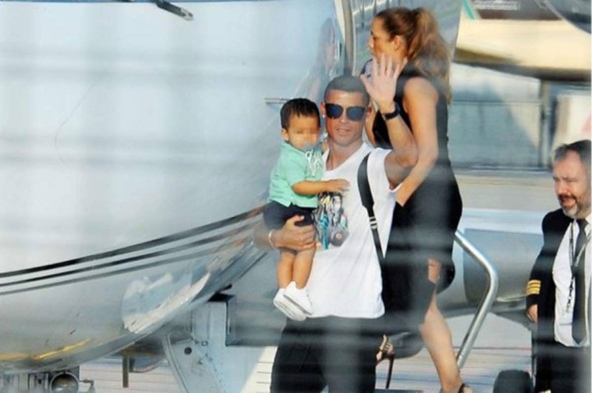 Cristiano Ronaldo llega a Turín para iniciar sus entrenamientos con la Juventus