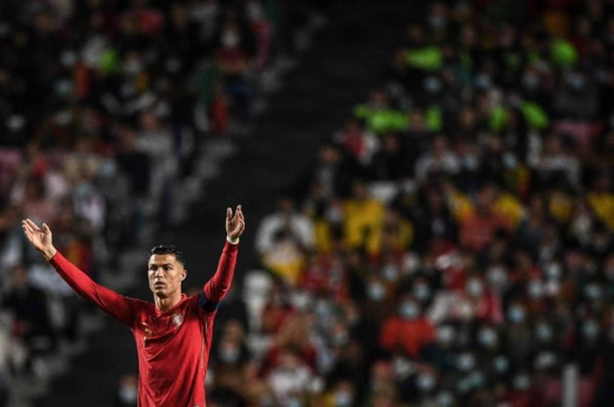 Está hundido: La frustración de Cristiano Ronaldo tras ser enviado al repechaje con Portugal; Serbia silenció Lisboa