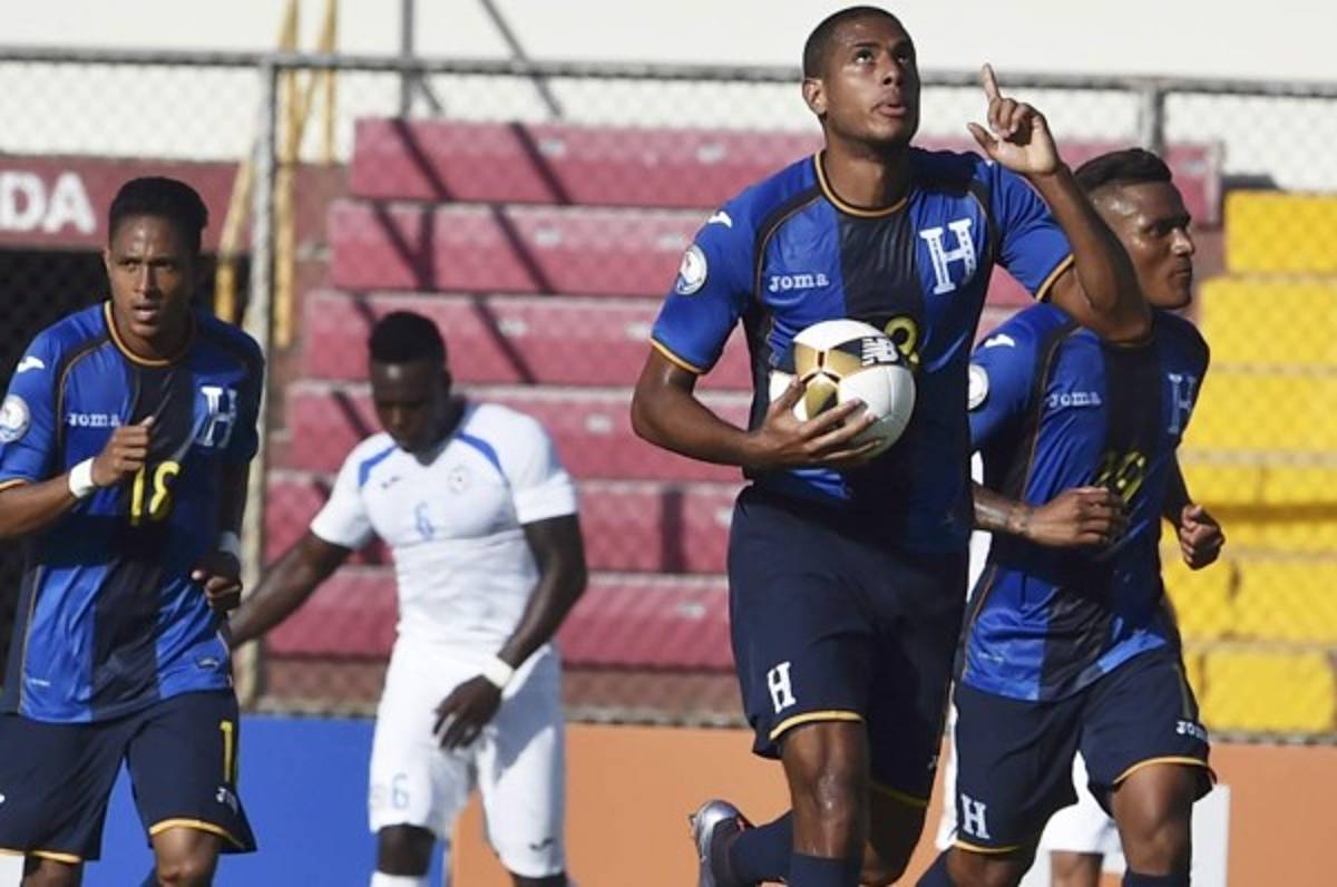 Honduras enfrenta a El Salvador con la misión de seguir en el liderato