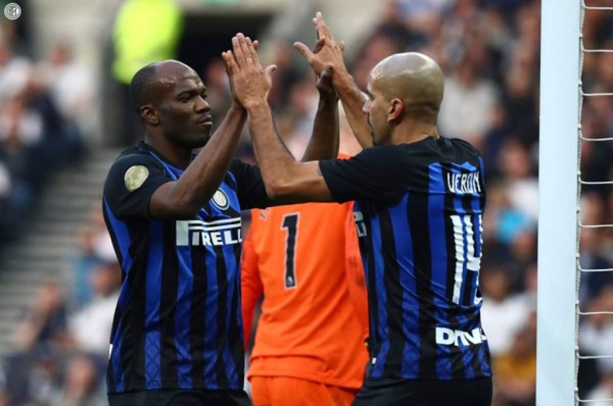 EN FOTOS: Mourinho vuelve a dirigir a David Suazo que termina siendo figura