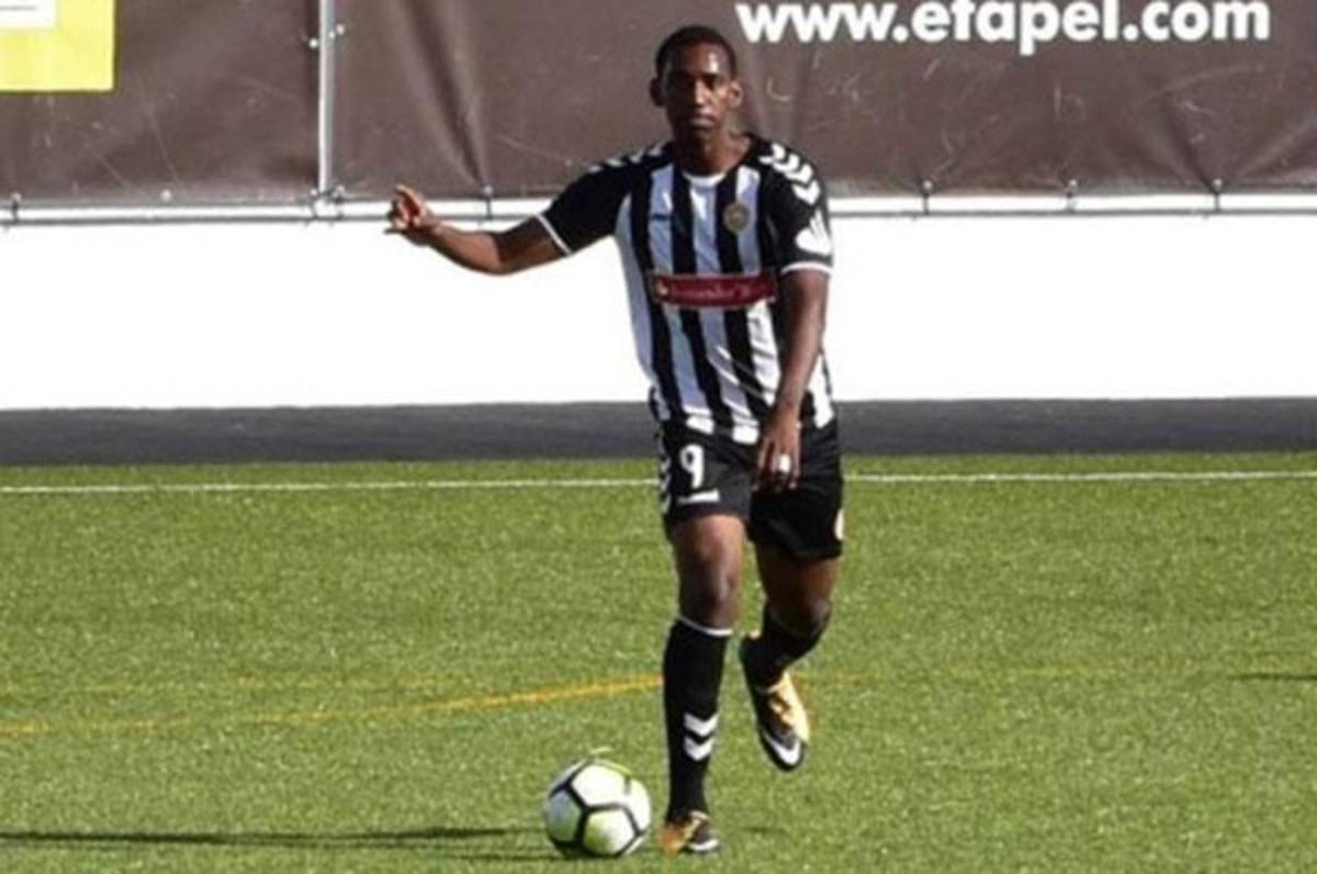 Bryan Róchez anota su segundo gol con el Nacional de Portugal