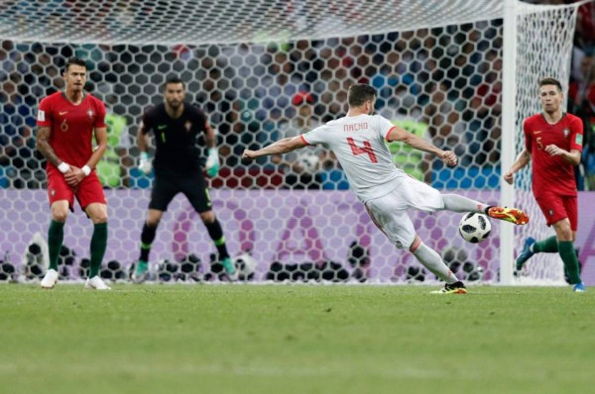 El golazo de volea de Nacho ante Portugal en Sochi