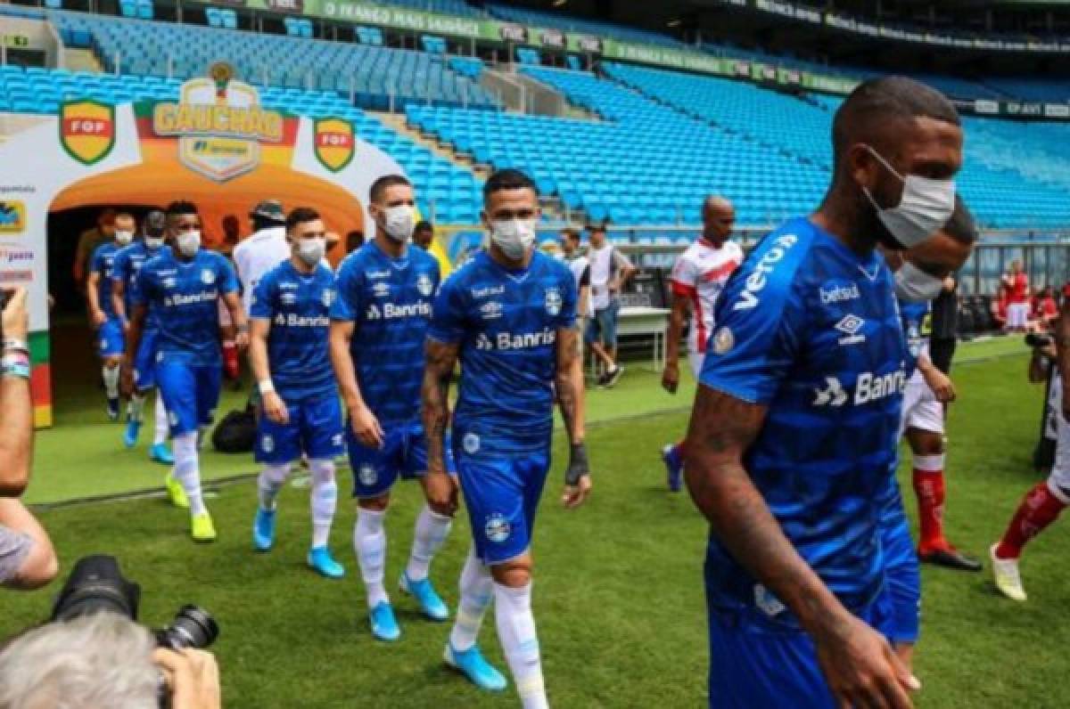La propuesta de un virólogo para que regrese el fútbol: Todos los jugadores con mascarillas