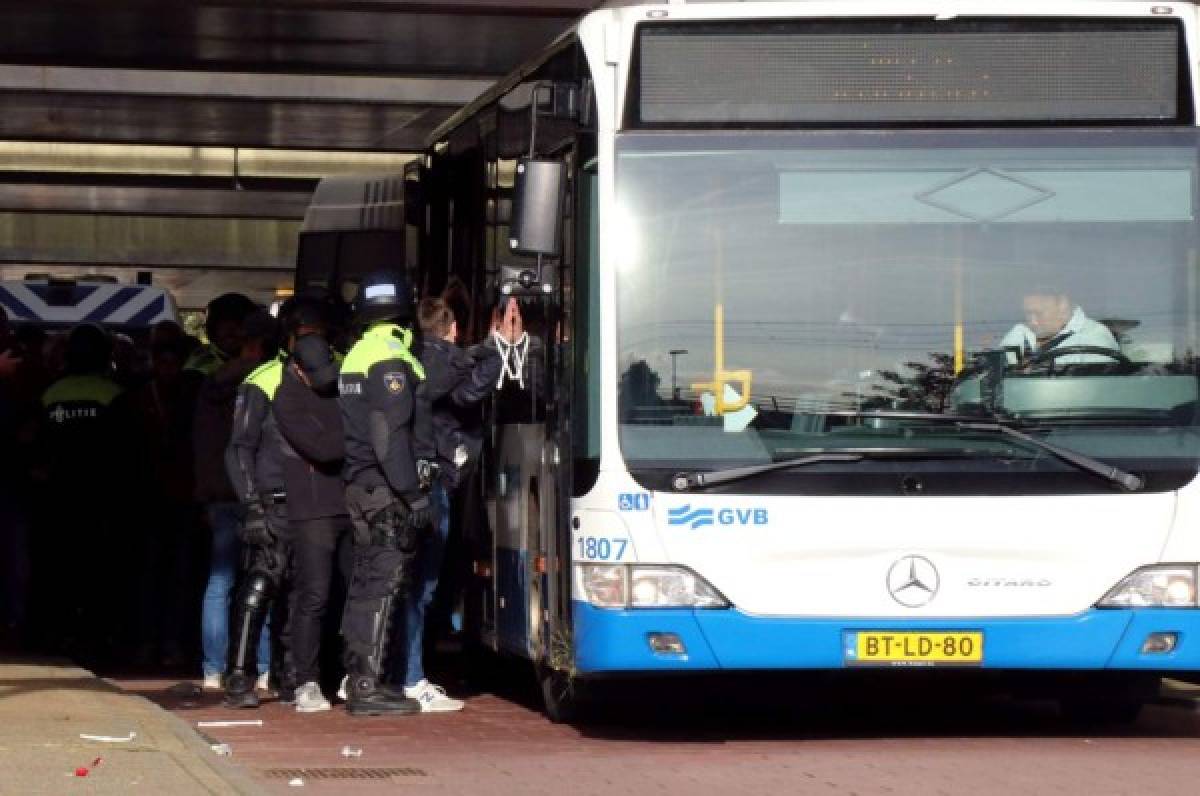 Descontrol en Ámsterdam: Más de 300 hinchas del Lille detenidos en Holanda