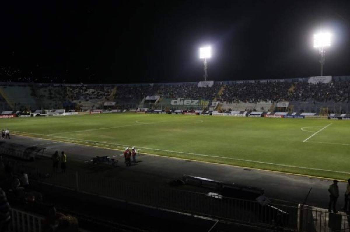 El Estadio Nacional ya luce una buena asistencia. En las afueras todavía hay filas de aficionados esperando hacer su ingreso. Fotos Ronald Aceituno y Aldo Rodríguez