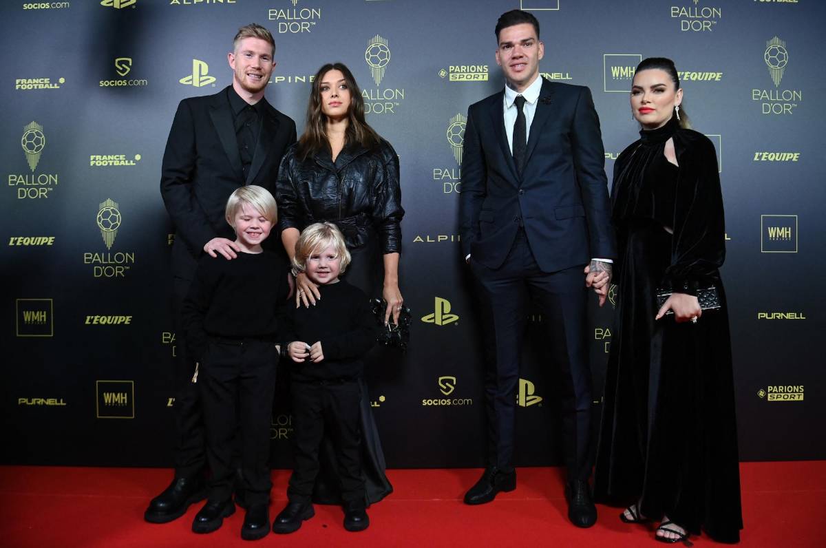 Balón de Oro: La inspiración del atuendo de Benzema, sorpresivo invitado especial y así captaron a Karim junto a Lewandowski