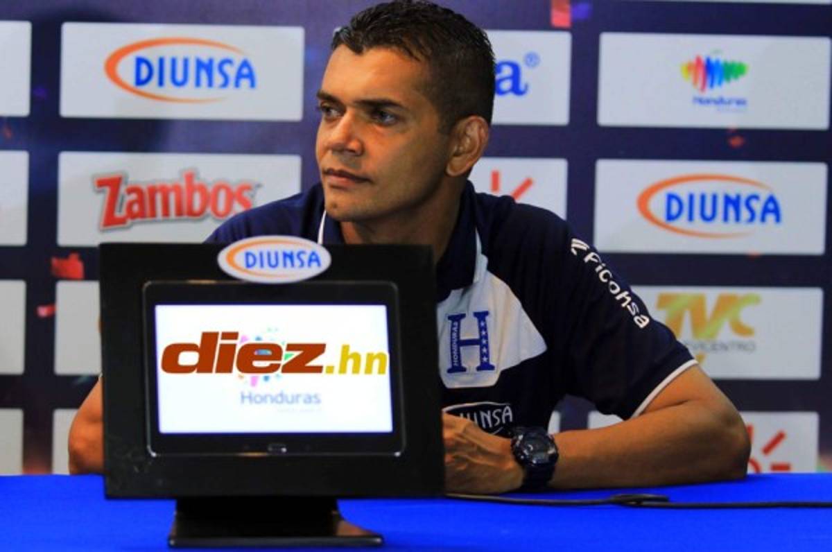 Afición hondureña pide a Amado Guevara para técnico de la Selección
