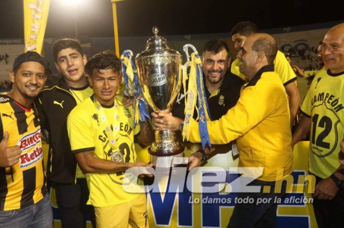 ¡Salud, campeones! Así celebró la Copa 12 el Real España en el Nacional
