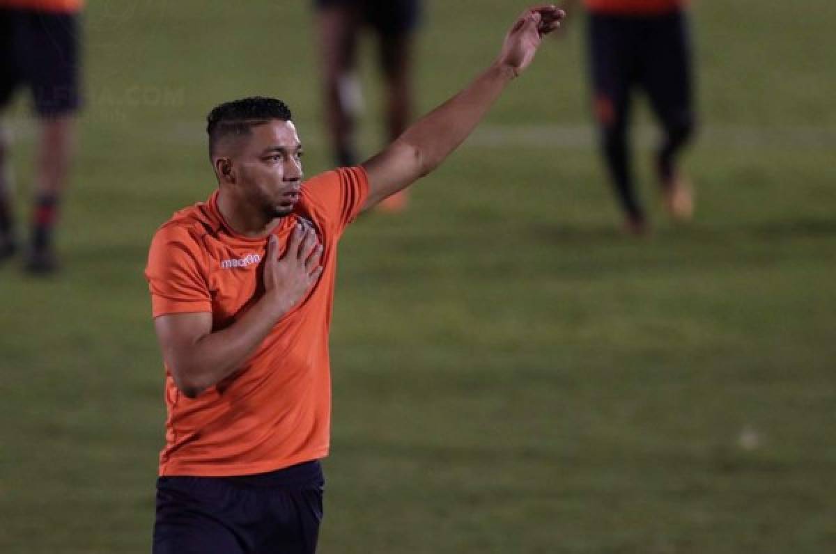 El hondureño Emilio Izaguirre luce nuevo look a lo árabe en el Al-Fayha FC