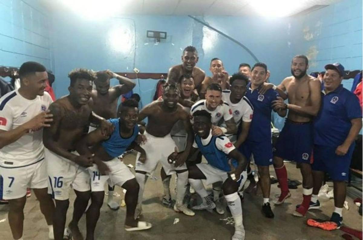 Otro ambiente: La celebración del Olimpia tras vencer a Real España en el Morazám