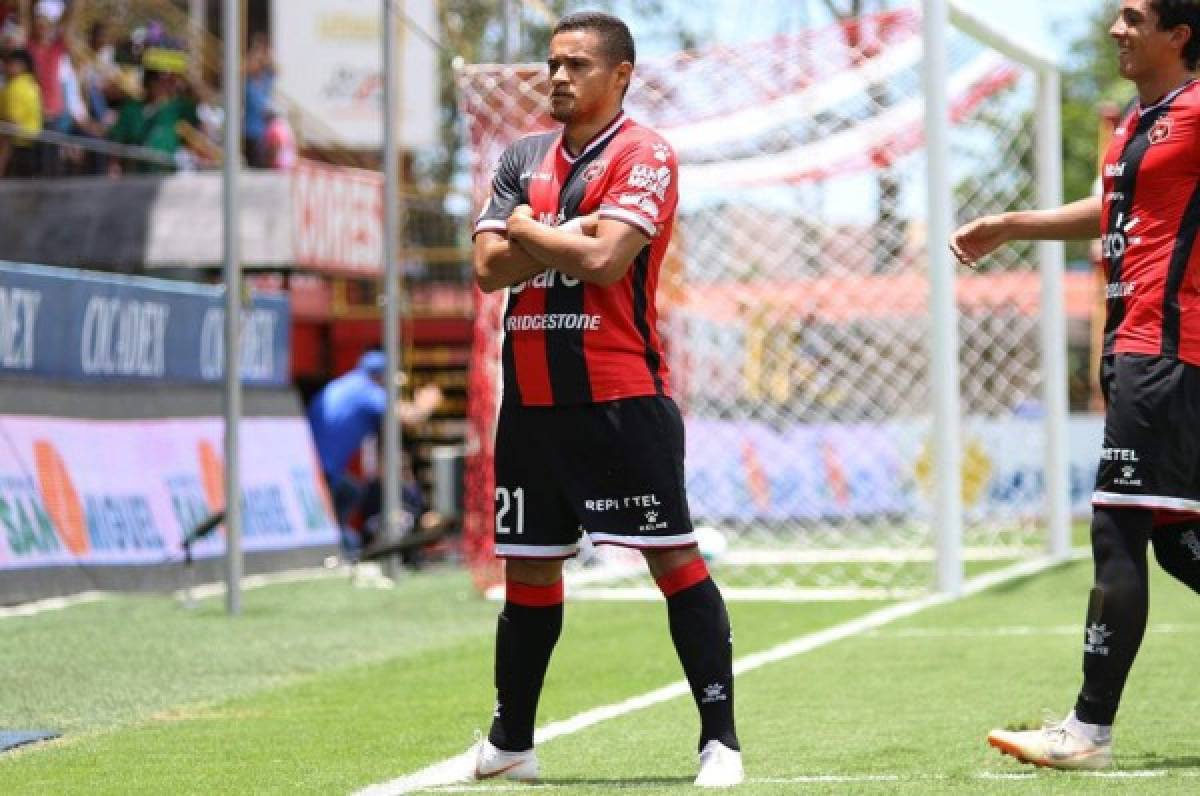 El hondureño Roger Rojas podría salir de la Liga Alajuelense de Costa Rica