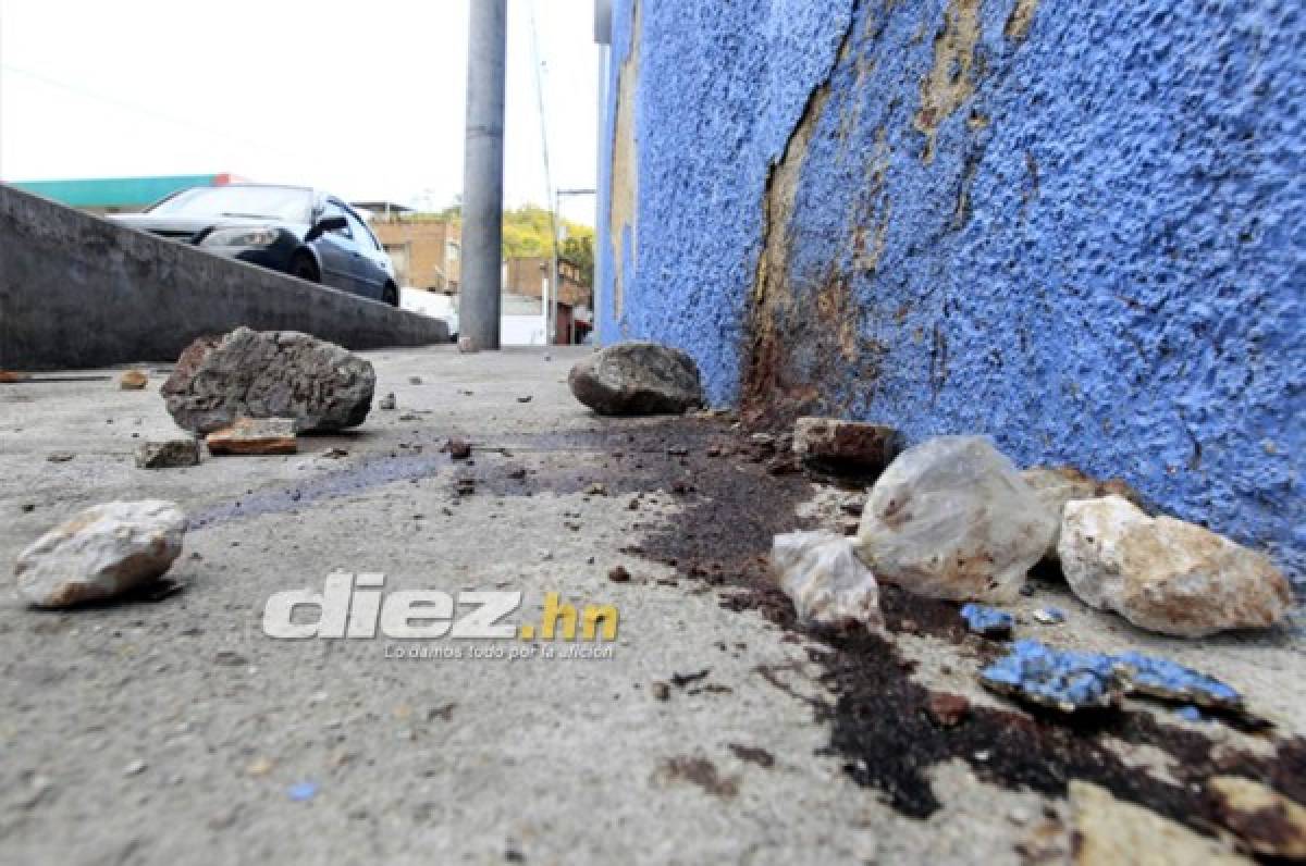 FOTOS: Con piedras llenas de sangre, así luce el estadio Nacional luego de la tragedia