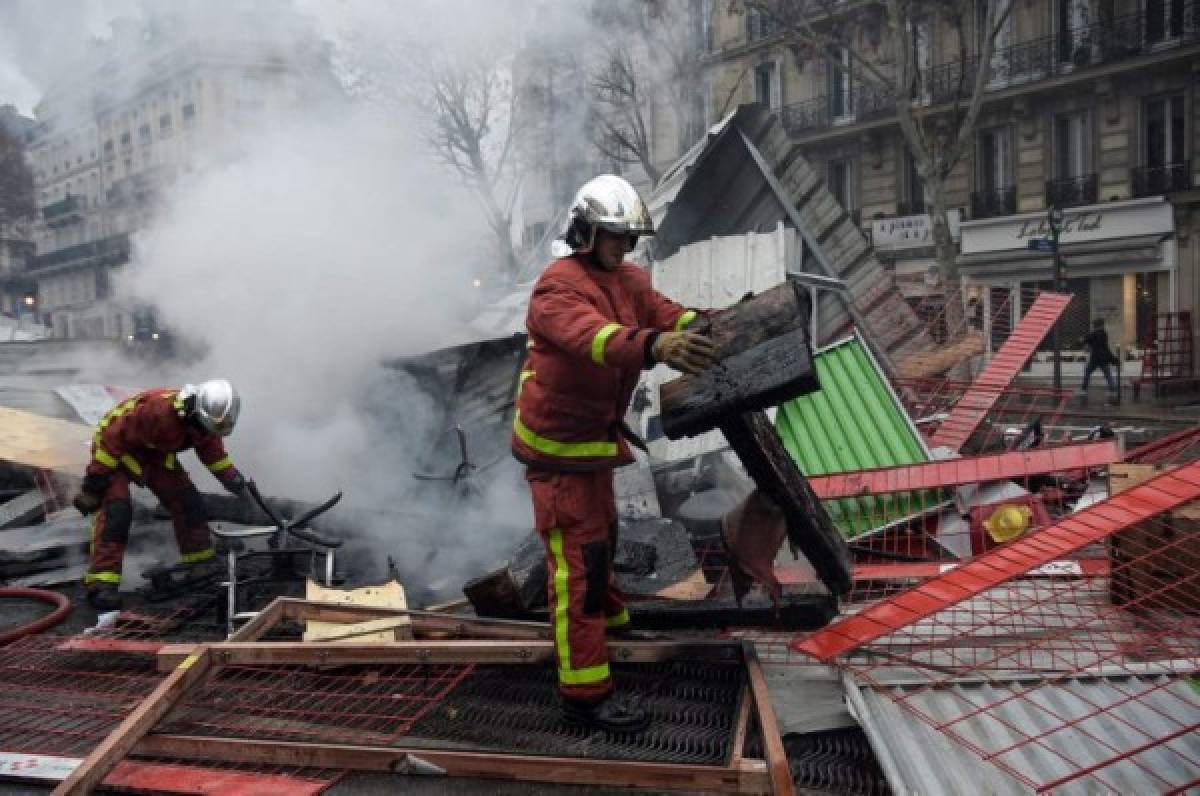 París bajo fuego: Caos y terror en Francia en una violenta protesta