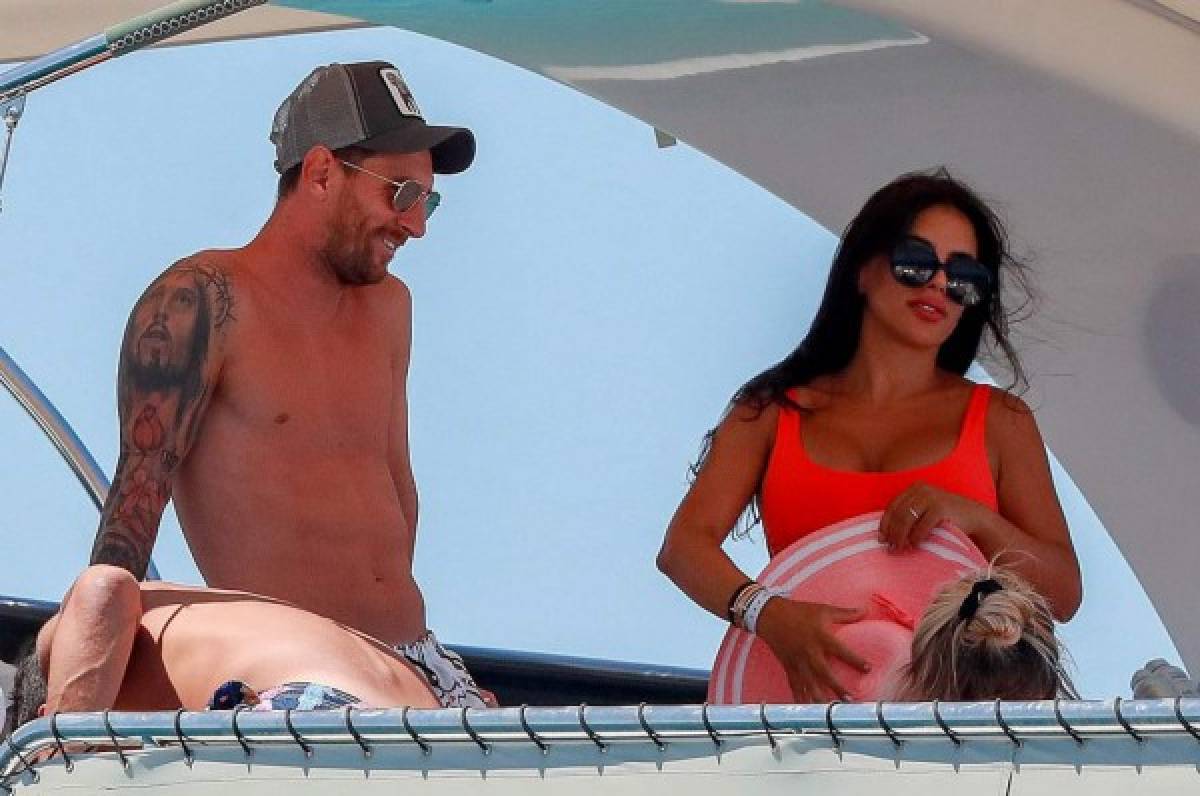 Antonella y sus descuidos; las vacaciones de Messi, Fabregas y Suárez con sus parejas