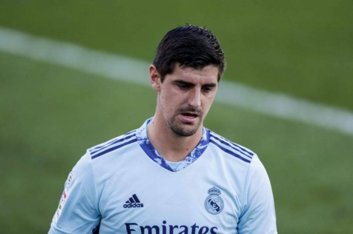 Alarma: Thibaut Courtois, lesionado, regresa a Madrid y este es el tiempo que estará de baja