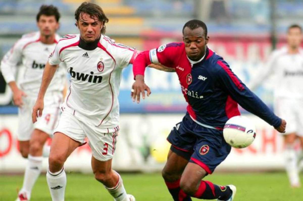 Así recuerda la Liga de Italia al hondureño David Suazo durante su pasaje por el Cagliari